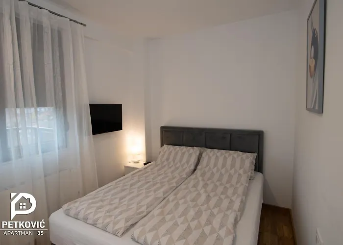 Petkovic 35 * Jagodina